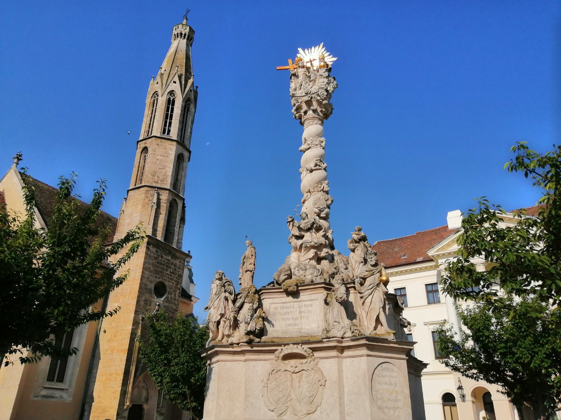 https://mdw-travel-data-us-east-1.s3.amazonaws.com/img/country/Hungary/Holly-Trinity-Statue-Dreifaltigkeitssaule-Sopron/img_00.jpg