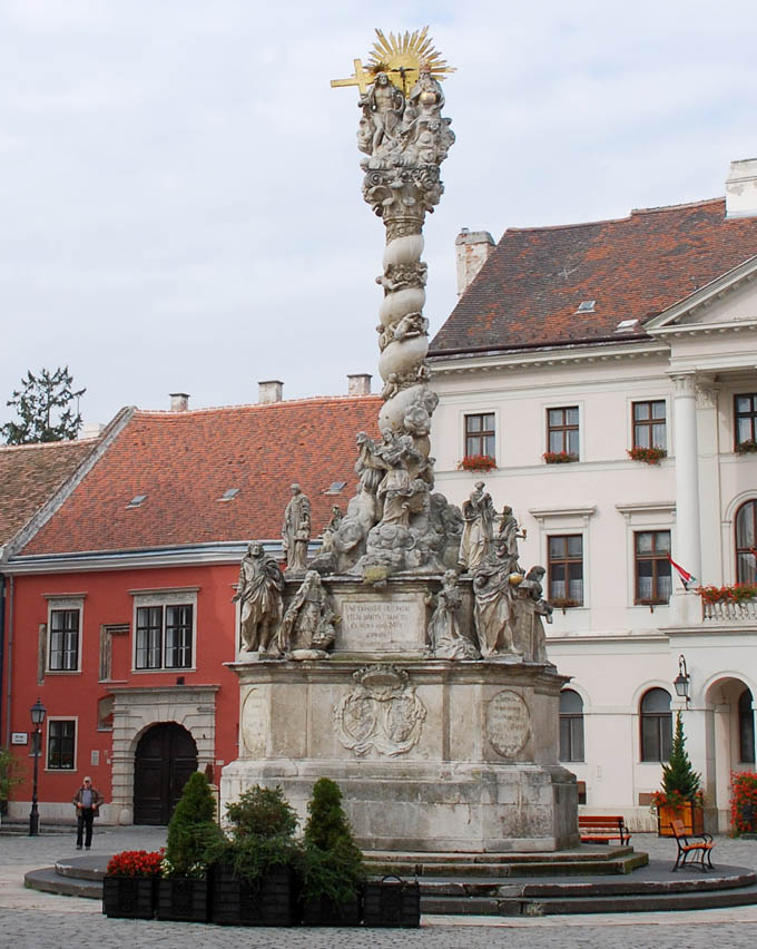 https://mdw-travel-data-us-east-1.s3.amazonaws.com/img/country/Hungary/Holly-Trinity-Statue-Dreifaltigkeitssaule-Sopron/img_01.jpg