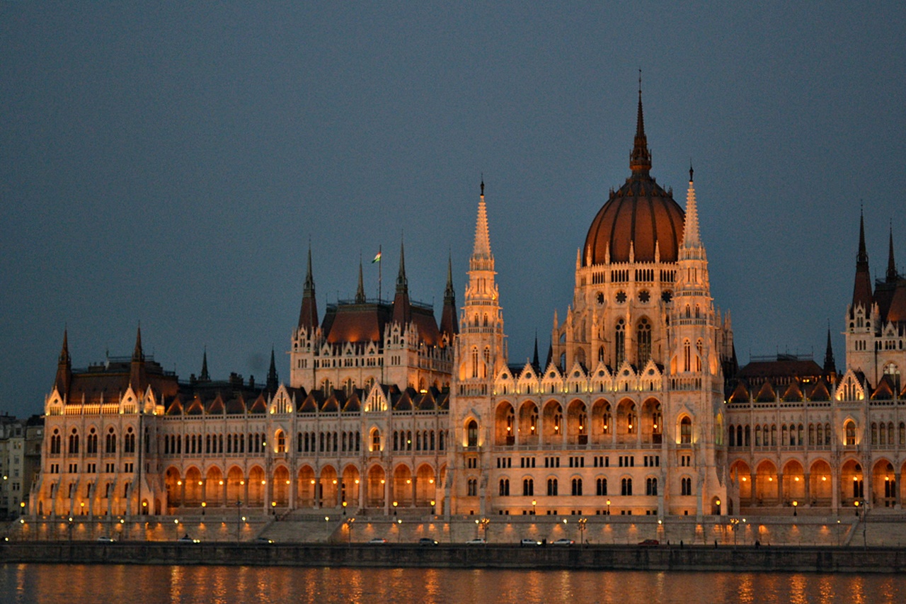 https://mdw-travel-data-us-east-1.s3.amazonaws.com/img/country/Hungary/House-of-Parliament-Exhibition/img_02.jpg