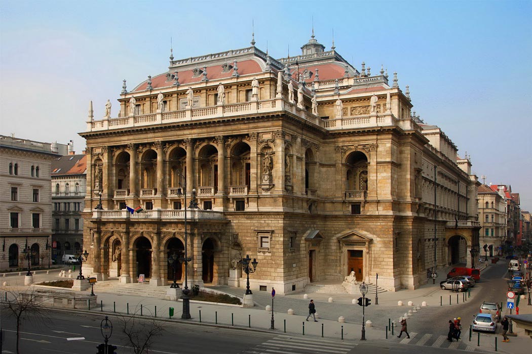 https://mdw-travel-data-us-east-1.s3.amazonaws.com/img/country/Hungary/Hungarian-State-Opera-House/img_01.jpg