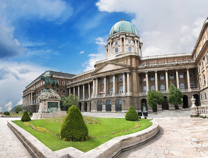 https://mdw-travel-data-us-east-1.s3.amazonaws.com/img/country/Hungary/Jaszapati-Castle/img_02.jpg