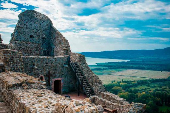 https://mdw-travel-data-us-east-1.s3.amazonaws.com/img/country/Hungary/Jaszapati-Castle/img_03.jpg