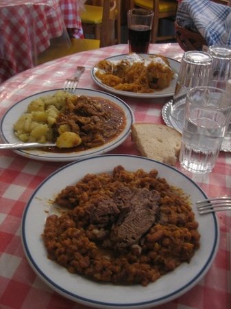 https://mdw-travel-data-us-east-1.s3.amazonaws.com/img/country/Hungary/Kadar-Etkezde/img_01.jpg