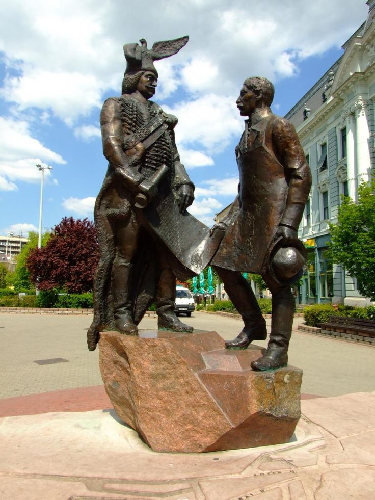 https://mdw-travel-data-us-east-1.s3.amazonaws.com/img/country/Hungary/Karoly-Nagy-Statue/img_00.jpg