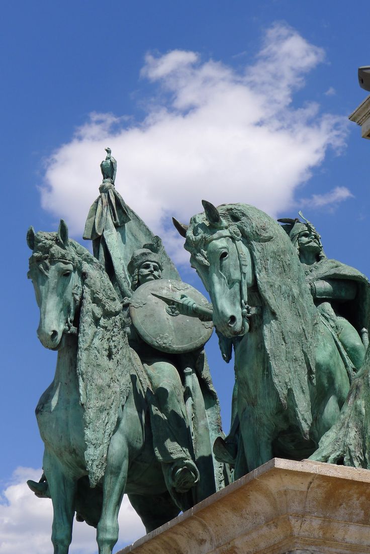 https://mdw-travel-data-us-east-1.s3.amazonaws.com/img/country/Hungary/Karoly-Nagy-Statue/img_05.jpg