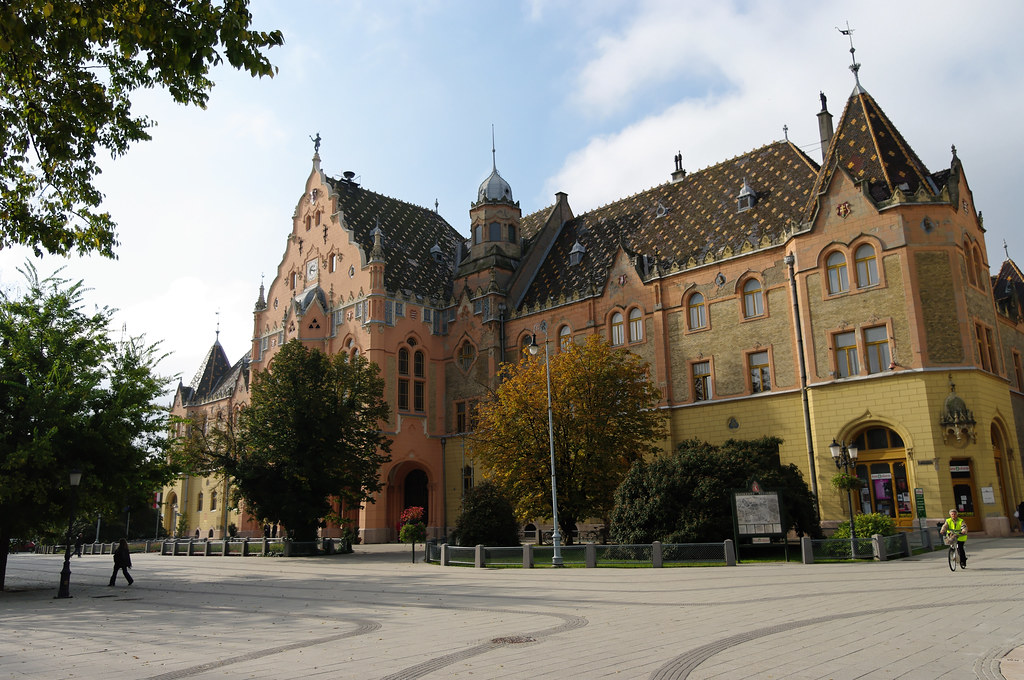 https://mdw-travel-data-us-east-1.s3.amazonaws.com/img/country/Hungary/Kecskemet-Town-Hall/img_03.jpg