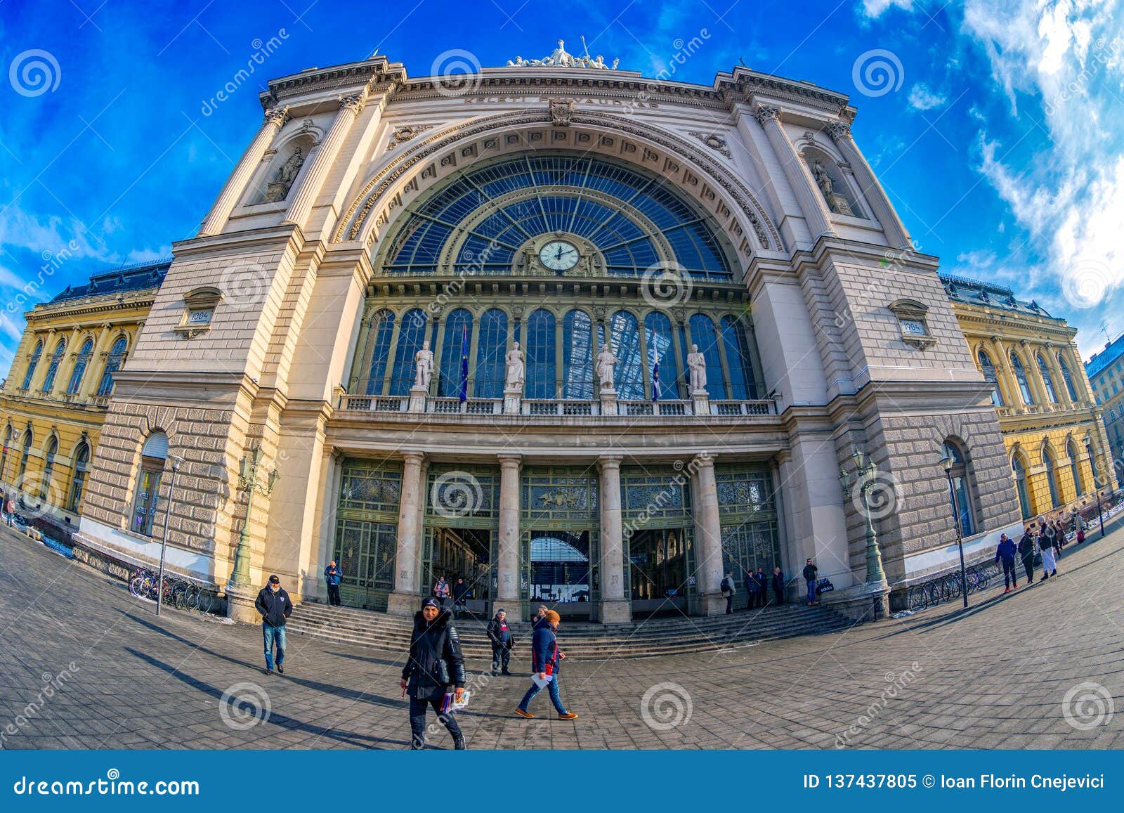 https://mdw-travel-data-us-east-1.s3.amazonaws.com/img/country/Hungary/Keleti-Railway-Station/img_01.jpg