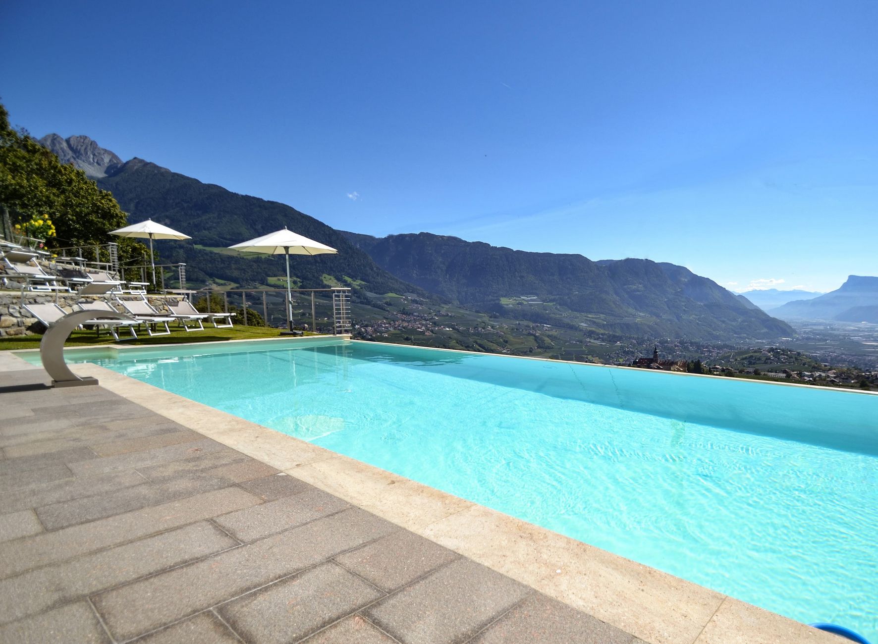 https://mdw-travel-data-us-east-1.s3.amazonaws.com/img/country/Hungary/Lechner-Hotel-and-Spa/img_00.jpg