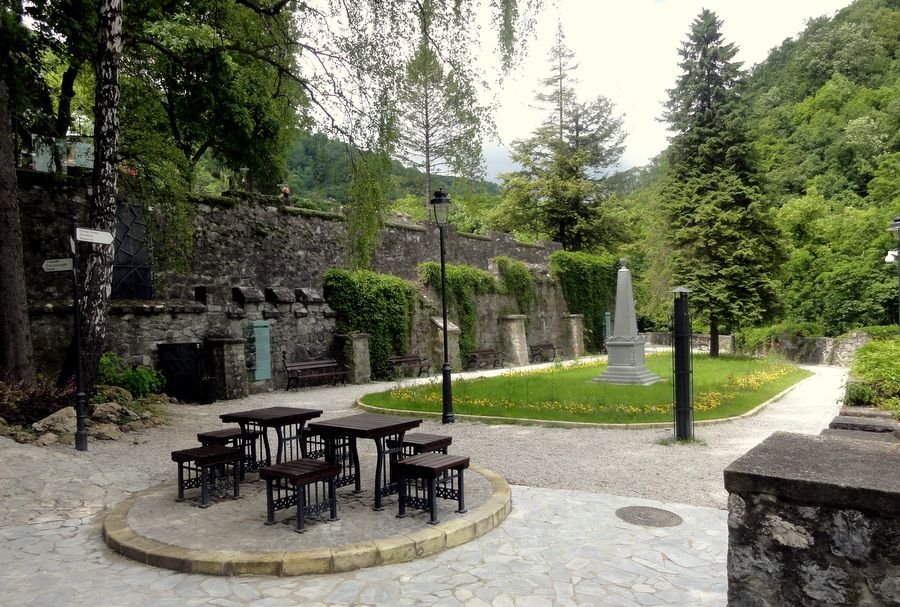 https://mdw-travel-data-us-east-1.s3.amazonaws.com/img/country/Hungary/Lillafured-Hanging-Gardens/img_02.jpg