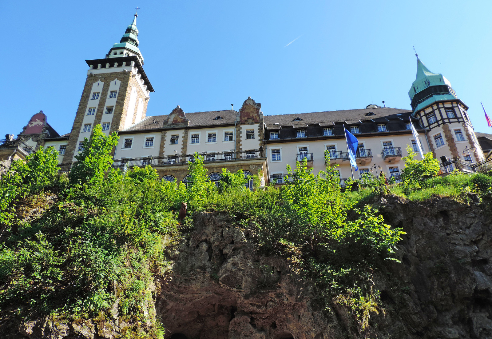 https://mdw-travel-data-us-east-1.s3.amazonaws.com/img/country/Hungary/Lillafured-Park/img_02.jpg
