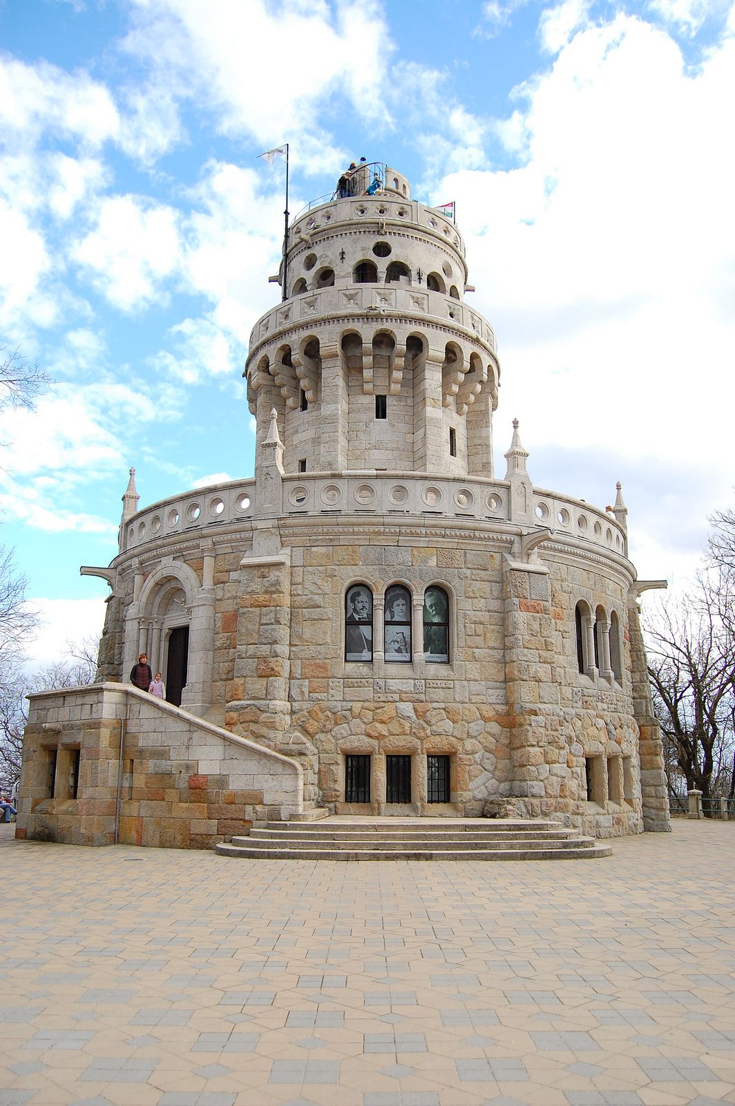 https://mdw-travel-data-us-east-1.s3.amazonaws.com/img/country/Hungary/Lookout-Tower/img_03.jpg