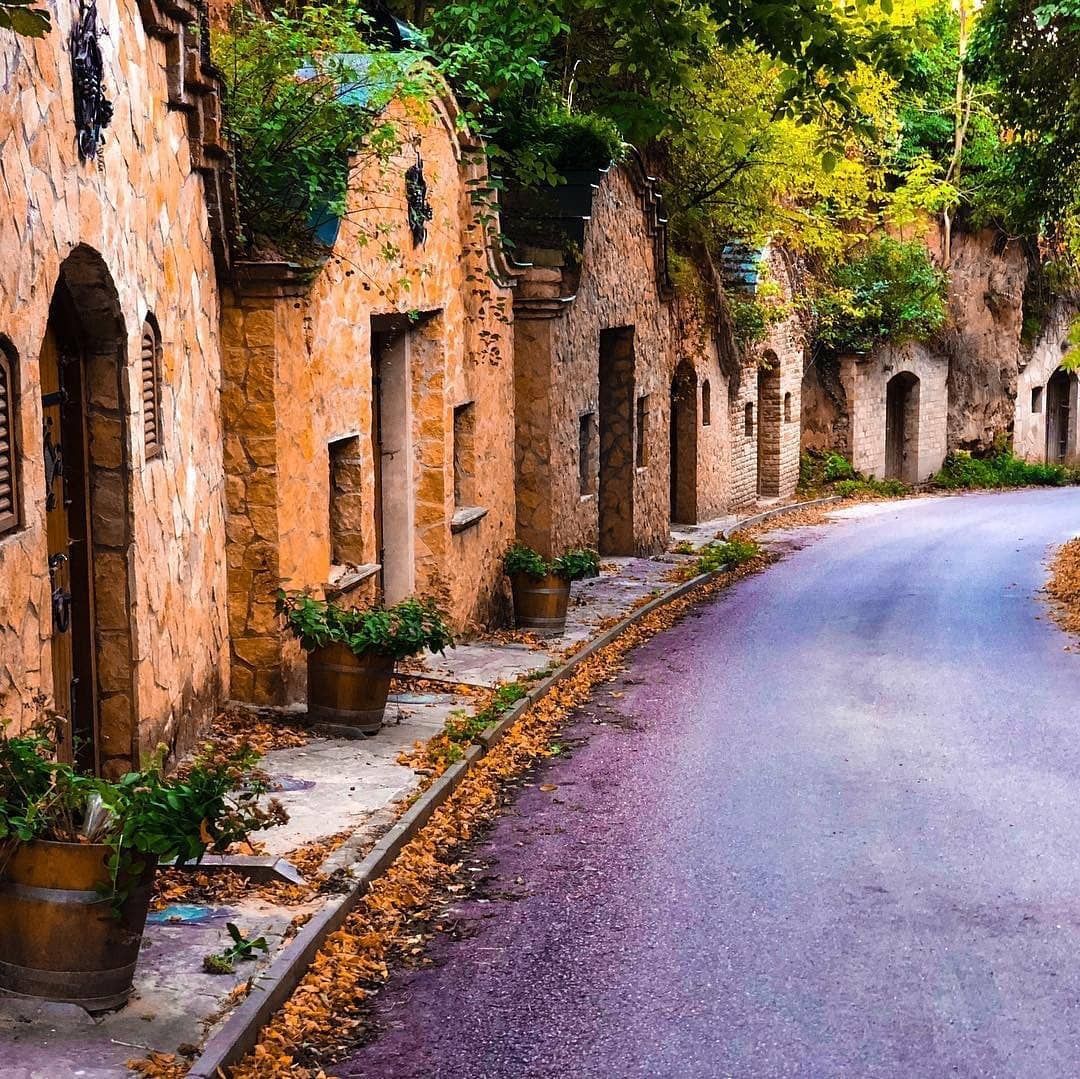 https://mdw-travel-data-us-east-1.s3.amazonaws.com/img/country/Hungary/Majestic-Wine-Cellars/img_01.jpg