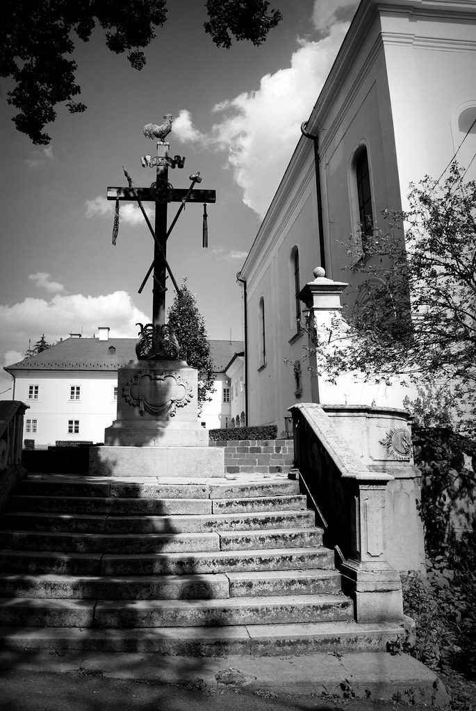 https://mdw-travel-data-us-east-1.s3.amazonaws.com/img/country/Hungary/Mariabesnyo-Pilgrimage-Church/img_01.jpg