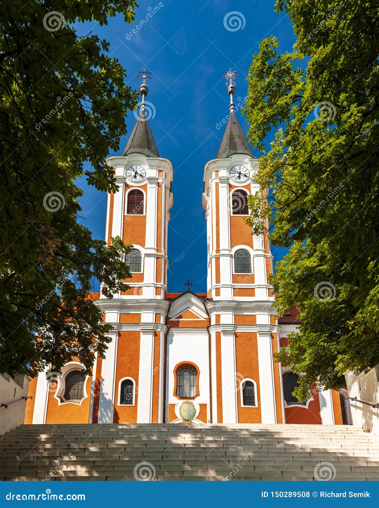 https://mdw-travel-data-us-east-1.s3.amazonaws.com/img/country/Hungary/Mariabesnyo-Pilgrimage-Church/img_02.jpg