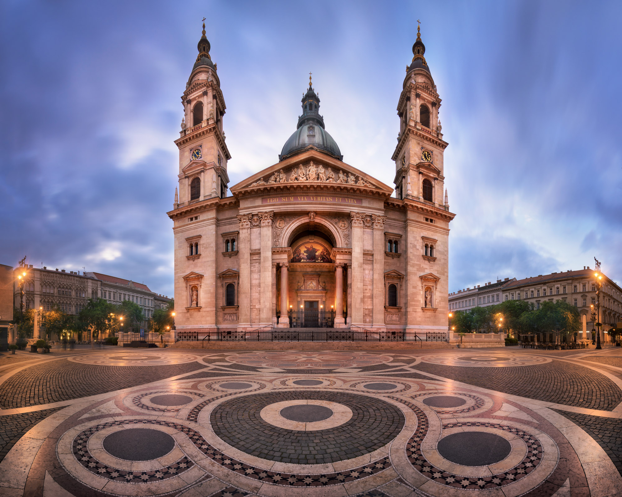 https://mdw-travel-data-us-east-1.s3.amazonaws.com/img/country/Hungary/Mariagyud-Basilica/img_01.jpg