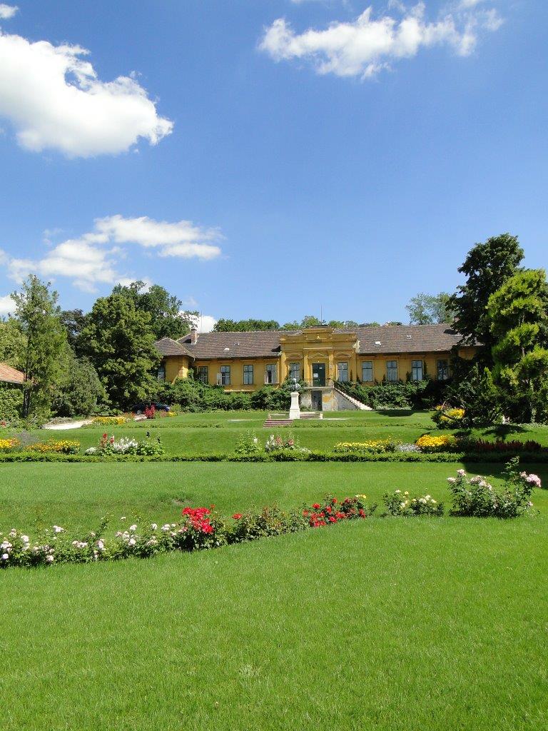 https://mdw-travel-data-us-east-1.s3.amazonaws.com/img/country/Hungary/Martonvasar-Arboretum/img_03.jpg
