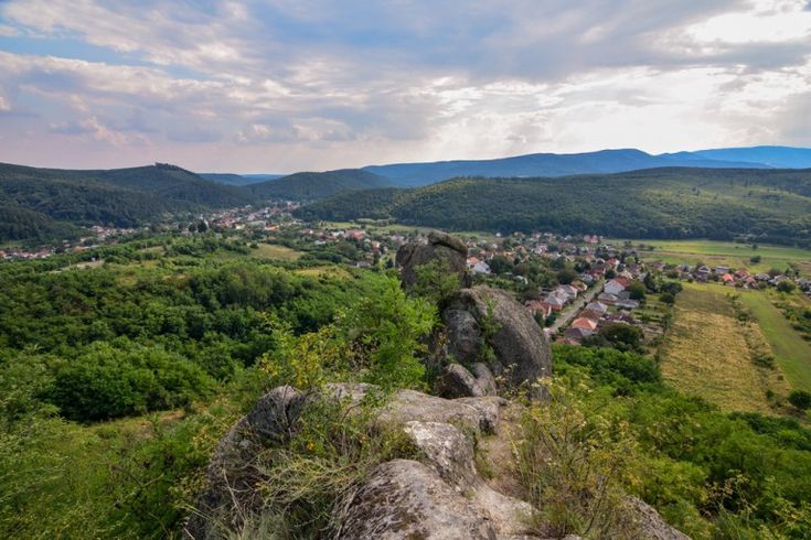 https://mdw-travel-data-us-east-1.s3.amazonaws.com/img/country/Hungary/Matra-Mountains/img_01.jpg