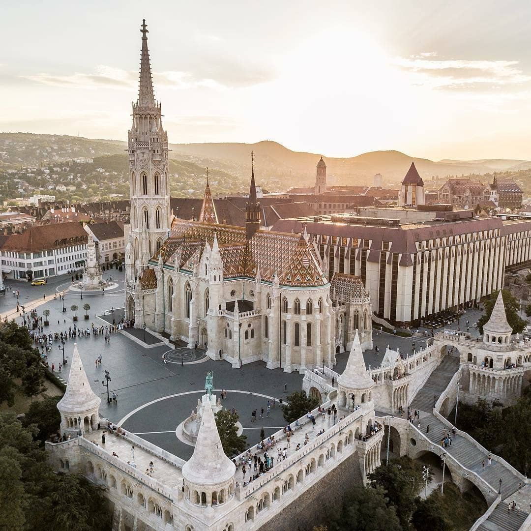 https://mdw-travel-data-us-east-1.s3.amazonaws.com/img/country/Hungary/Matthias-Church/img_03.jpg
