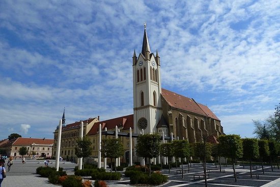 https://mdw-travel-data-us-east-1.s3.amazonaws.com/img/country/Hungary/Medgyesegyhaza-Kincsestar/img_01.jpg