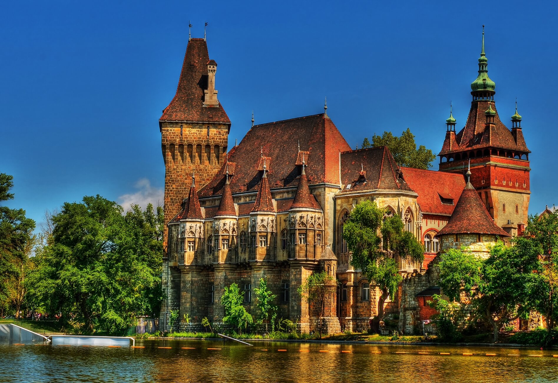https://mdw-travel-data-us-east-1.s3.amazonaws.com/img/country/Hungary/Medieval-Combat-Collection/img_00.jpg