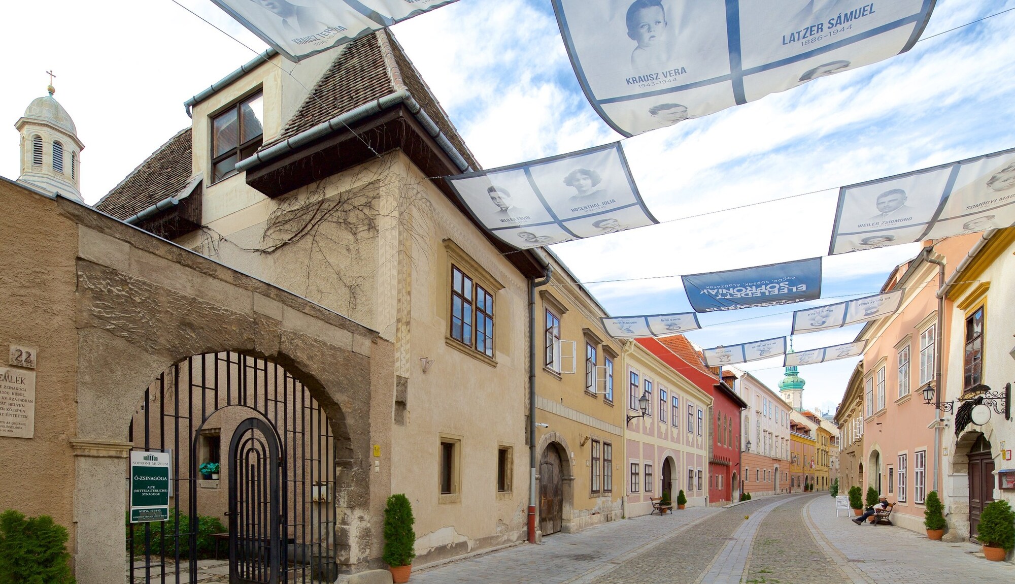 https://mdw-travel-data-us-east-1.s3.amazonaws.com/img/country/Hungary/Medieval-Synagogue-Kloiber-House-Sopron/img_00.jpg