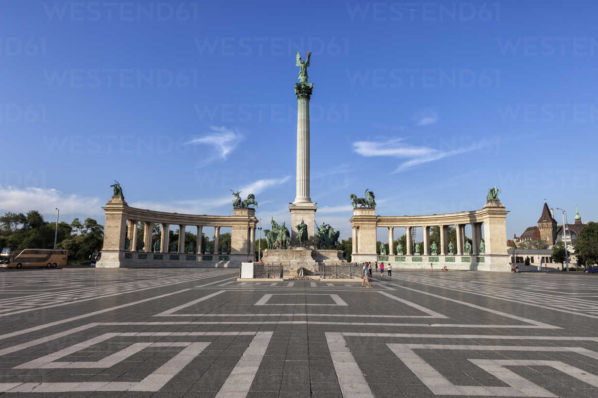 https://mdw-travel-data-us-east-1.s3.amazonaws.com/img/country/Hungary/Millennium-Monument/img_03.jpg