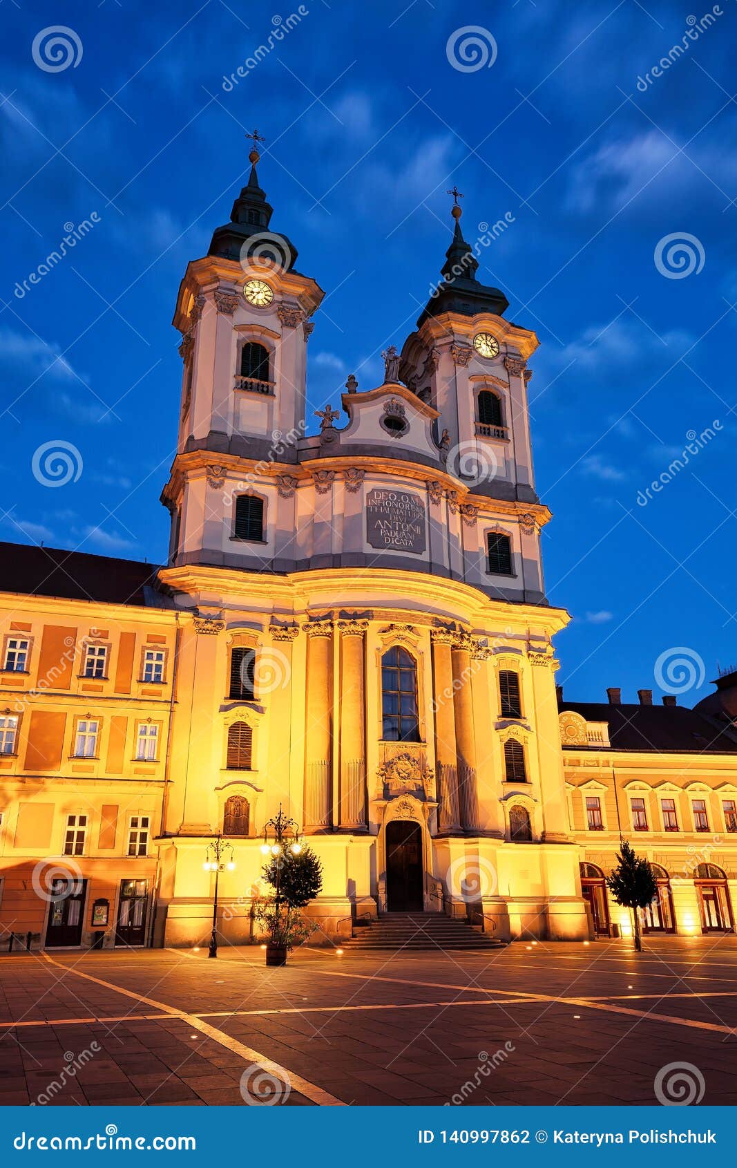 https://mdw-travel-data-us-east-1.s3.amazonaws.com/img/country/Hungary/Minorite-Church/img_01.jpg
