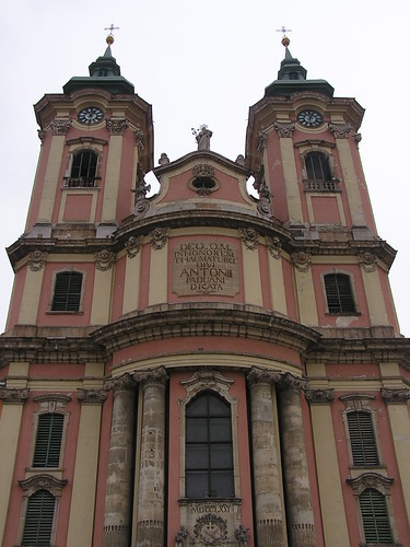 https://mdw-travel-data-us-east-1.s3.amazonaws.com/img/country/Hungary/Minorite-Church/img_02.jpg