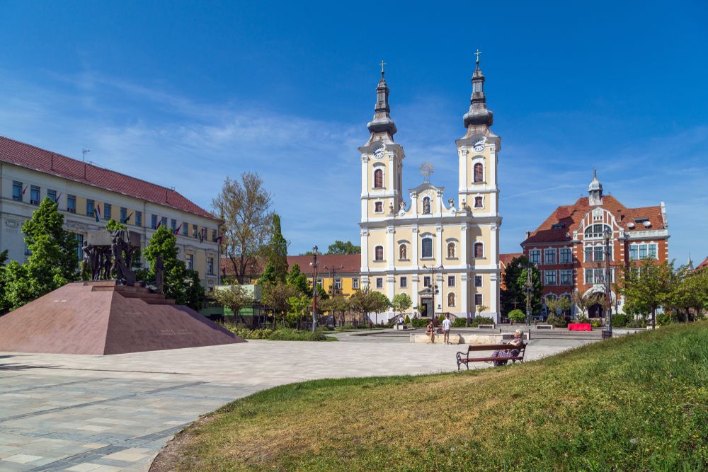 https://mdw-travel-data-us-east-1.s3.amazonaws.com/img/country/Hungary/Miskolc-Cathedral/img_02.jpg