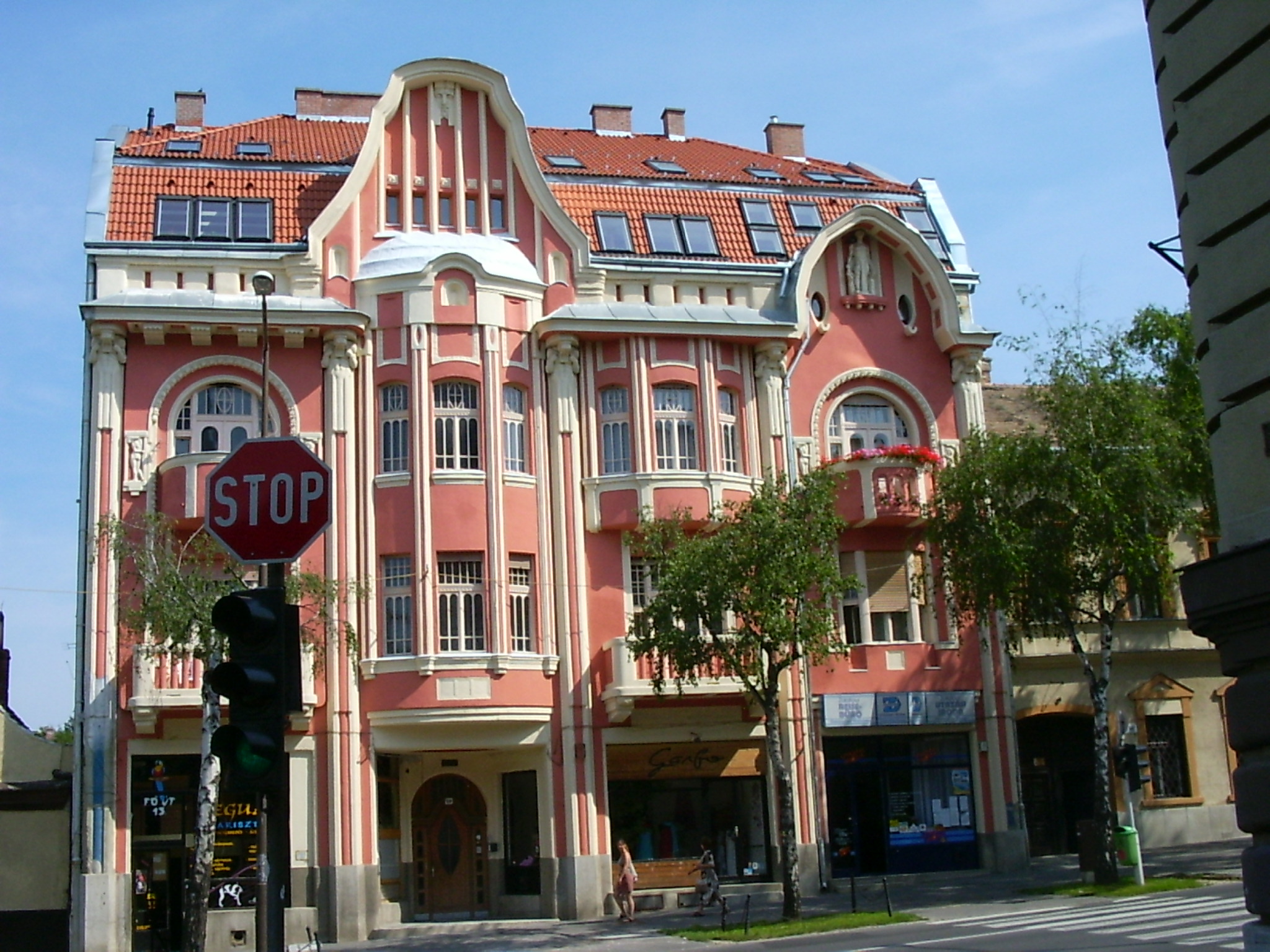 https://mdw-travel-data-us-east-1.s3.amazonaws.com/img/country/Hungary/Nagykanizsa-Floral-Clock/img_00.jpg
