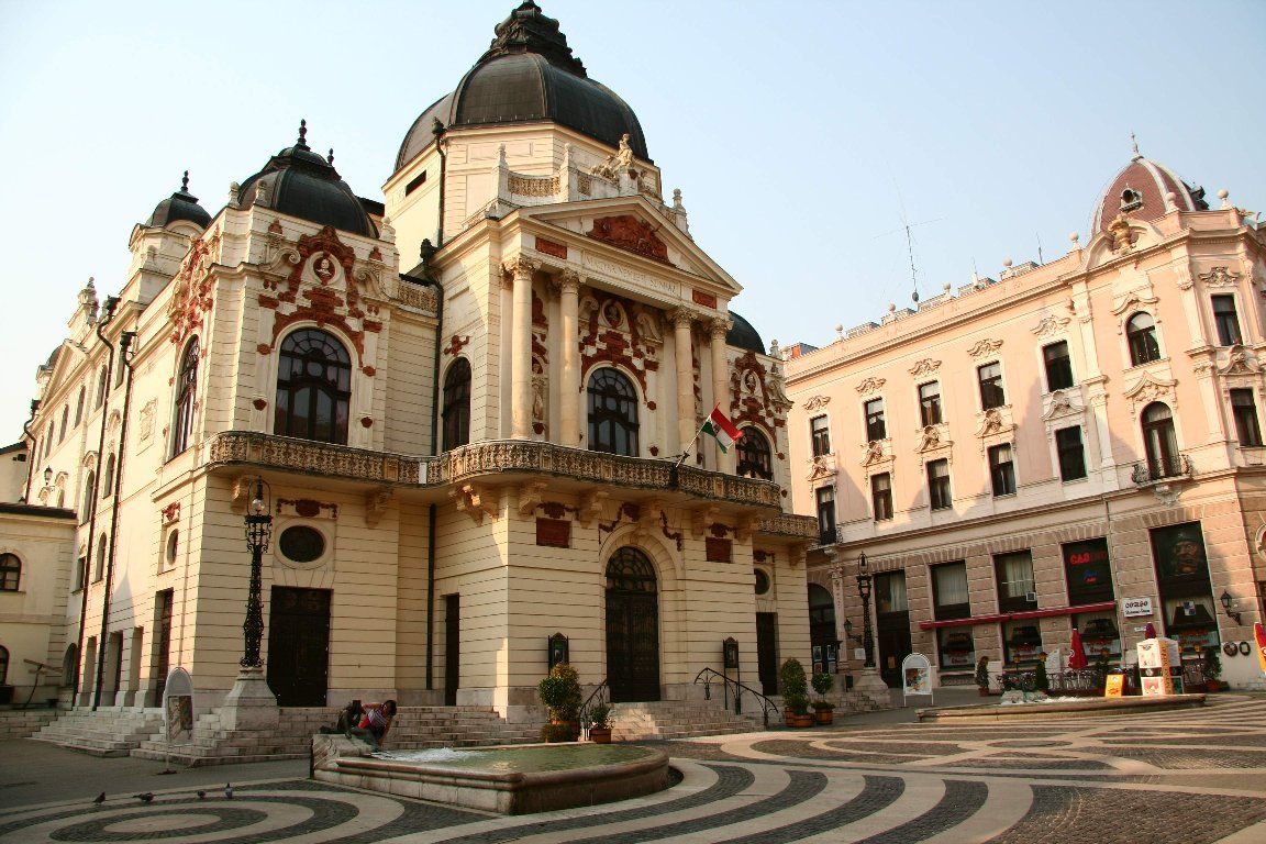 https://mdw-travel-data-us-east-1.s3.amazonaws.com/img/country/Hungary/National-Theatre-Pecs/img_00.jpg