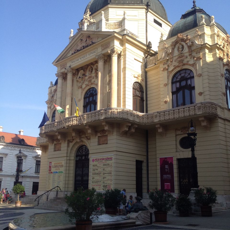 https://mdw-travel-data-us-east-1.s3.amazonaws.com/img/country/Hungary/National-Theatre-Pecs/img_02.jpg