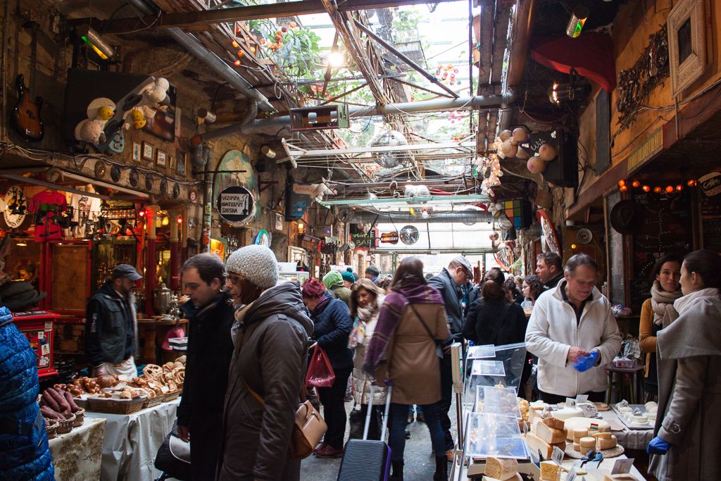 https://mdw-travel-data-us-east-1.s3.amazonaws.com/img/country/Hungary/Nyiregyhaza-Farmers-Market/img_01.jpg