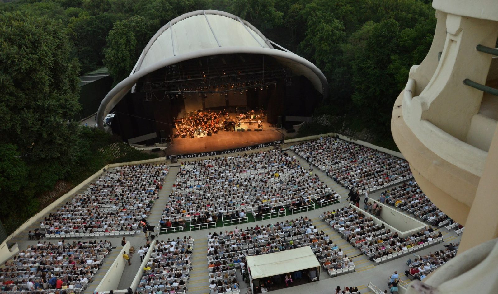 https://mdw-travel-data-us-east-1.s3.amazonaws.com/img/country/Hungary/Open-Air-Theatre/img_01.jpg