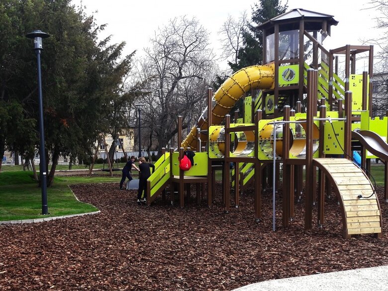 https://mdw-travel-data-us-east-1.s3.amazonaws.com/img/country/Hungary/Orczy-Park/img_01.jpg