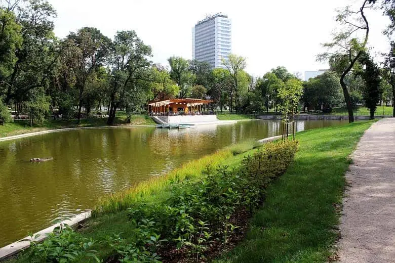 https://mdw-travel-data-us-east-1.s3.amazonaws.com/img/country/Hungary/Orczy-Park/img_03.jpg