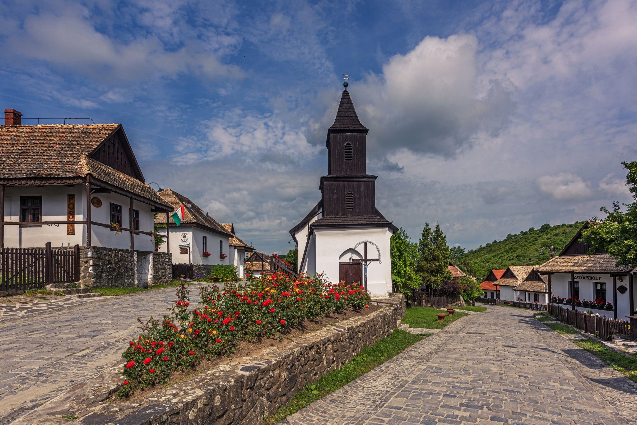 https://mdw-travel-data-us-east-1.s3.amazonaws.com/img/country/Hungary/Paloc-Ethnographic-Village/img_00.jpg