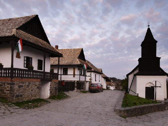 https://mdw-travel-data-us-east-1.s3.amazonaws.com/img/country/Hungary/Paloc-Ethnographic-Village/img_02.jpg