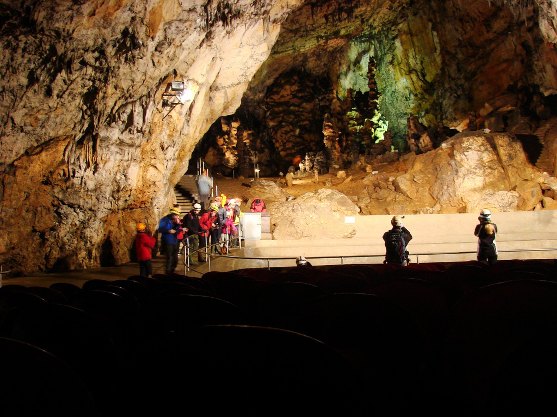 https://mdw-travel-data-us-east-1.s3.amazonaws.com/img/country/Hungary/Palvolgyi-Caves/img_02.jpg