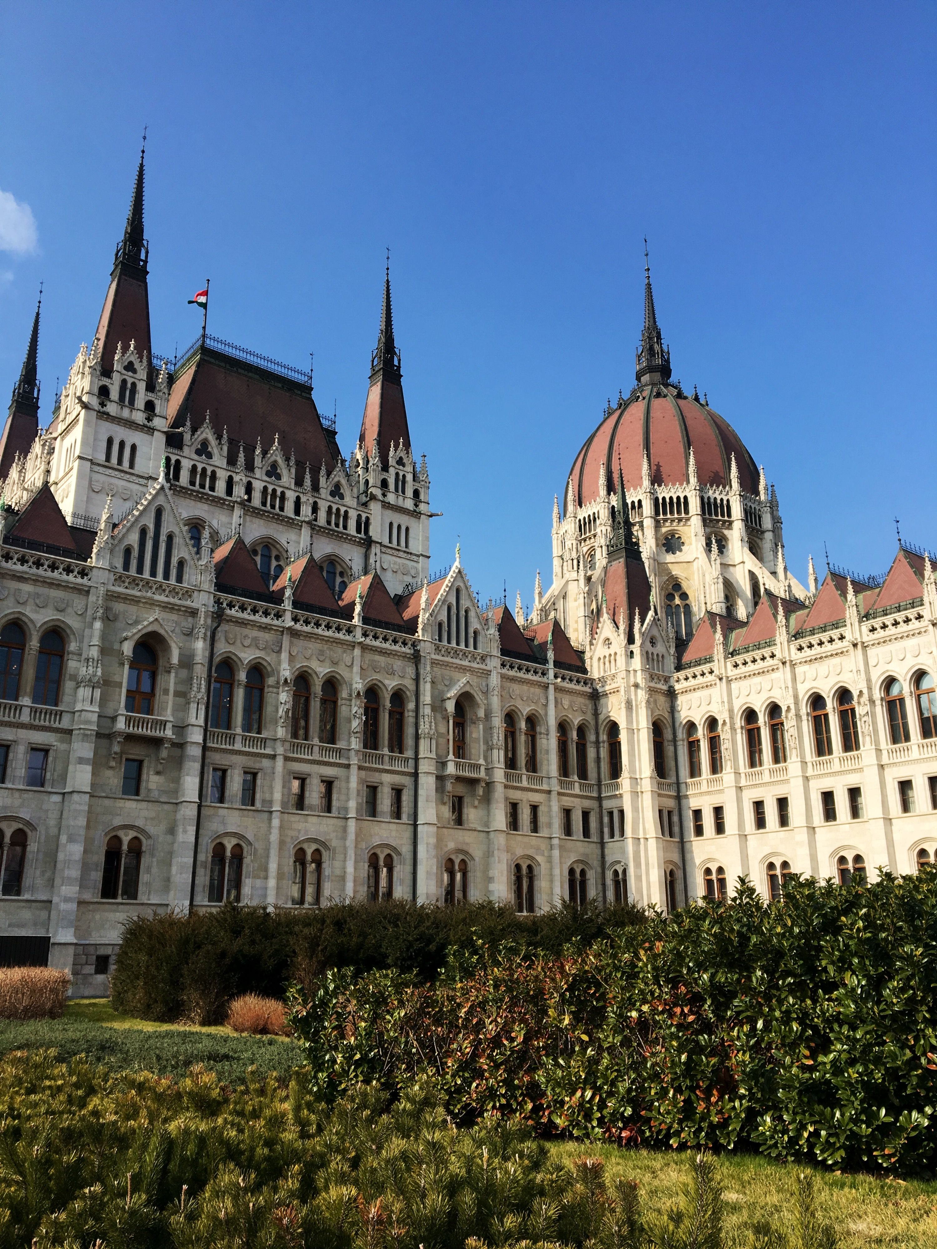 https://mdw-travel-data-us-east-1.s3.amazonaws.com/img/country/Hungary/Parliament-Building/img_03.jpg