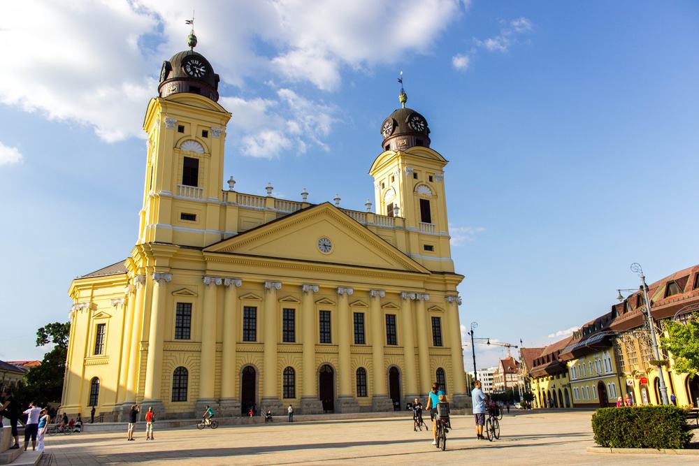 https://mdw-travel-data-us-east-1.s3.amazonaws.com/img/country/Hungary/Piarist-Church/img_00.jpg