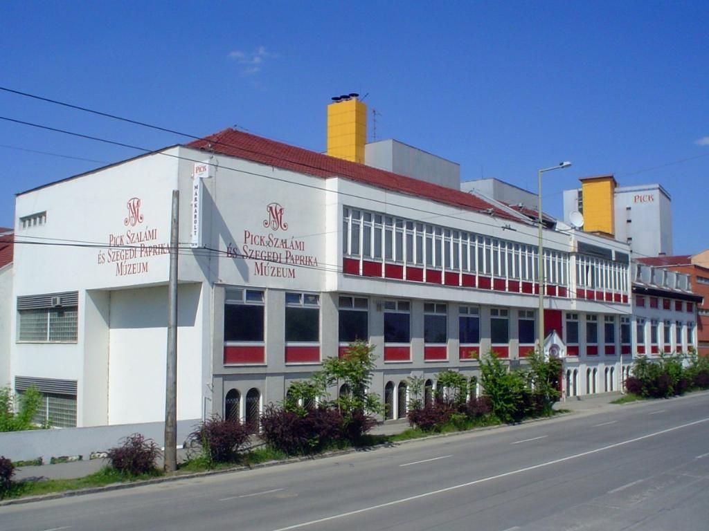 https://mdw-travel-data-us-east-1.s3.amazonaws.com/img/country/Hungary/Pick-Salami-and-Szeged-Paprika-Museum/img_00.jpg