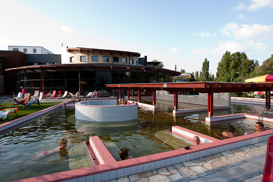 https://mdw-travel-data-us-east-1.s3.amazonaws.com/img/country/Hungary/Raba-Quelle-Thermal-Spa-and-Waterpark/img_02.jpg