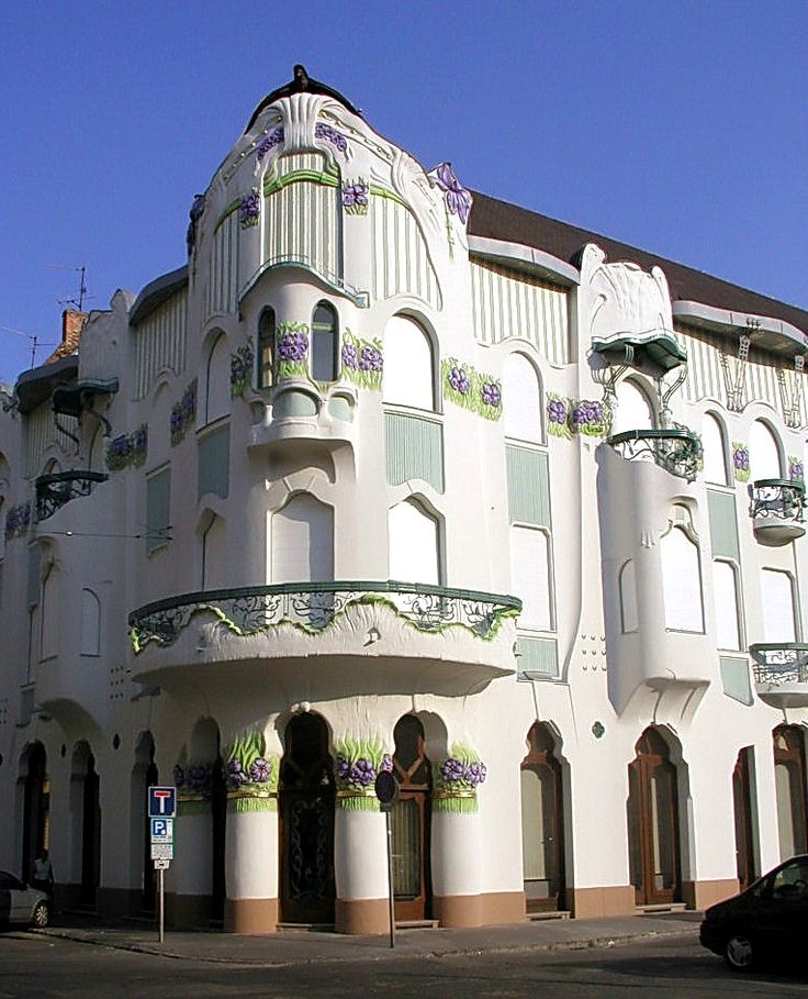 https://mdw-travel-data-us-east-1.s3.amazonaws.com/img/country/Hungary/Reok-Palace/img_01.jpg