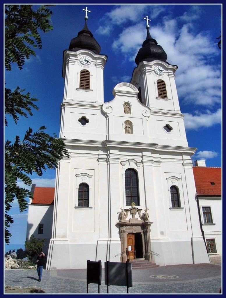 https://mdw-travel-data-us-east-1.s3.amazonaws.com/img/country/Hungary/Round-Church/img_02.jpg
