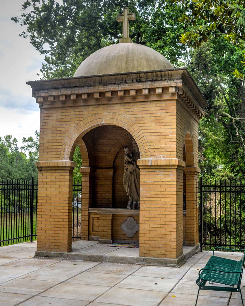 https://mdw-travel-data-us-east-1.s3.amazonaws.com/img/country/Hungary/Saint-Anne-Chapel/img_03.jpg