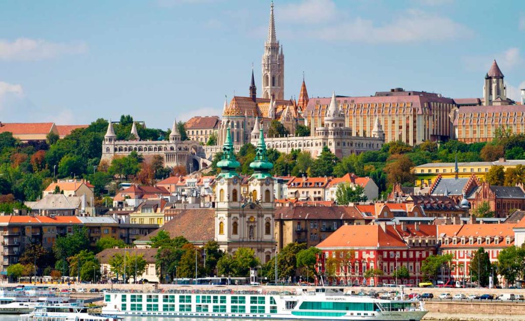 https://mdw-travel-data-us-east-1.s3.amazonaws.com/img/country/Hungary/Schaffer-Roter-Tennis-Academy/img_01.jpg