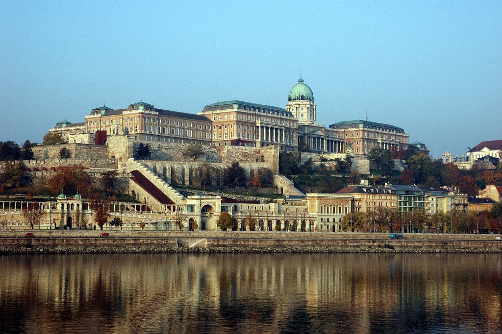 https://mdw-travel-data-us-east-1.s3.amazonaws.com/img/country/Hungary/Schaffer-Roter-Tennis-Academy/img_03.jpg