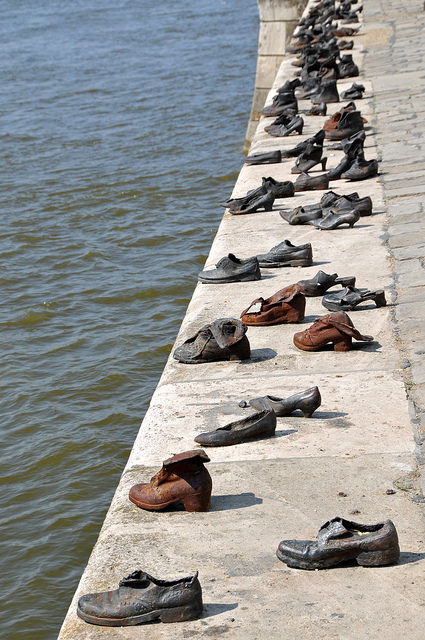 https://mdw-travel-data-us-east-1.s3.amazonaws.com/img/country/Hungary/Shoes-on-the-Danube-Bank/img_00.jpg