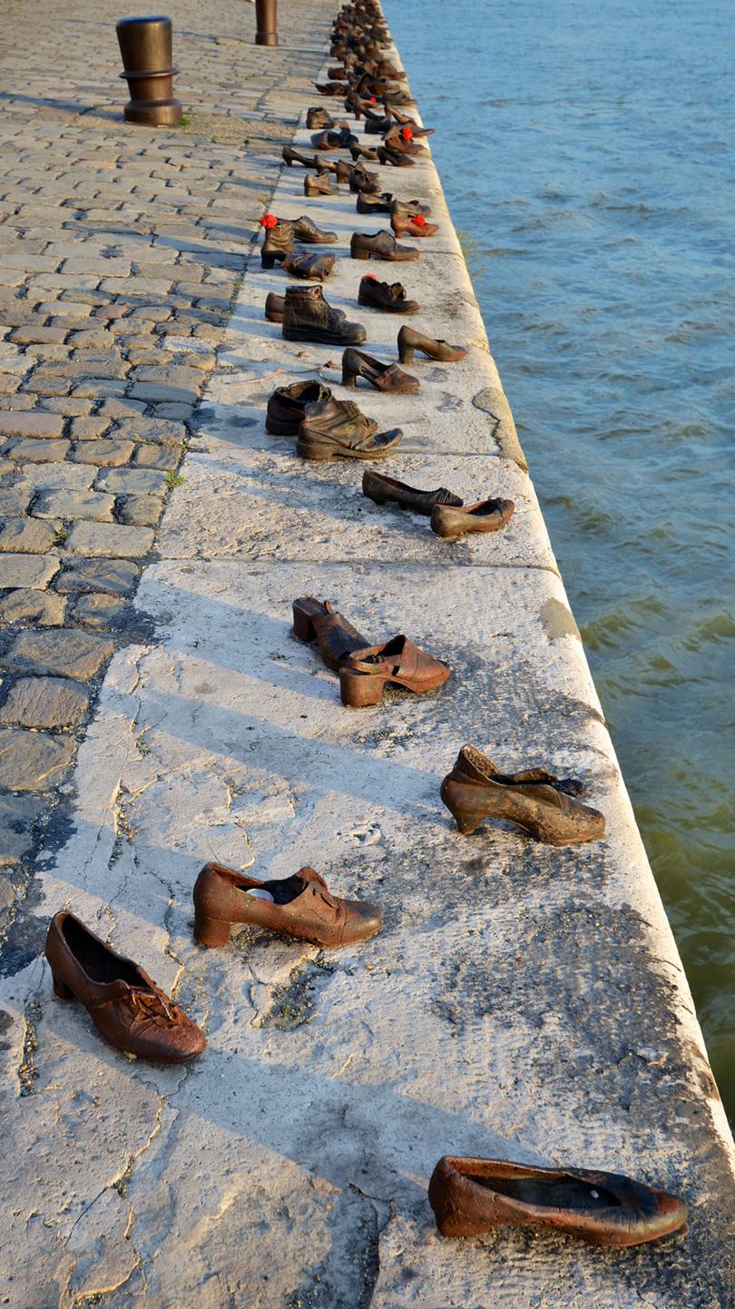 https://mdw-travel-data-us-east-1.s3.amazonaws.com/img/country/Hungary/Shoes-on-the-Danube-Bank/img_01.jpg
